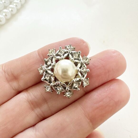 Vintage 60s Sarah Coventry Ultima Snowflake Pearl Crystal Pin - Picture 1 of 7